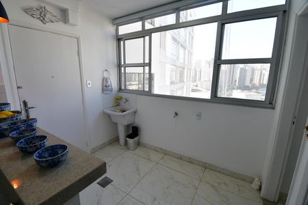 Apartamento à venda com 156m², 3 quartos e sem vagaÁrea de Serviço