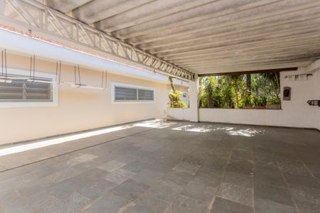 Garagem de casa à venda com 3 quartos, 790m² em Jardim Santa Helena, São Paulo
