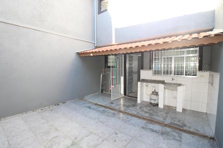Casa à venda com 84m², 2 quartos e 2 vagasÁrea de Serviço / Quintal