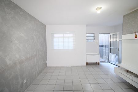 Casa à venda com 84m², 2 quartos e 2 vagasSala