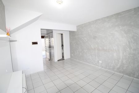 Casa à venda com 84m², 2 quartos e 2 vagasSala