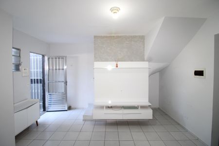 Casa à venda com 84m², 2 quartos e 2 vagasSala