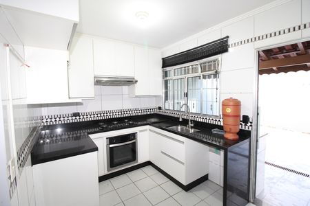 Casa à venda com 84m², 2 quartos e 2 vagasCozinha
