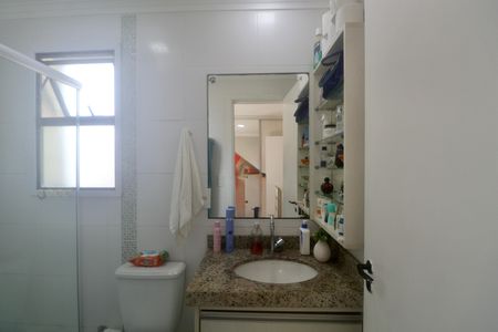 Banheiro Suíte de apartamento para alugar com 2 quartos, 65m² em Jardim Las Palmas, Guarujá