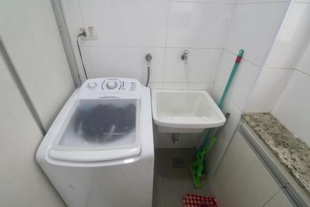 Área de Serviço de apartamento para alugar com 2 quartos, 65m² em Jardim Las Palmas, Guarujá