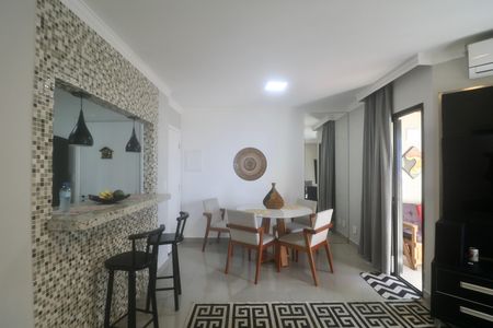 Sala de apartamento para alugar com 2 quartos, 65m² em Jardim Las Palmas, Guarujá