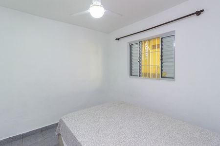 Quarto 1 de casa para alugar com 2 quartos, 110m² em Jardim Regina, São Paulo