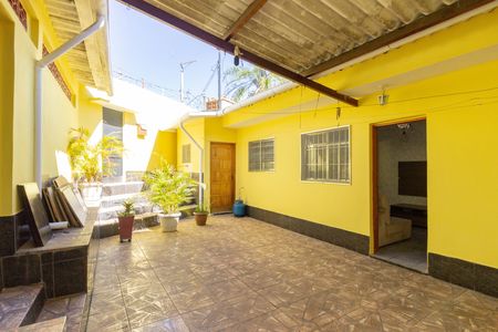 Quintal de casa para alugar com 2 quartos, 110m² em Jardim Regina, São Paulo
