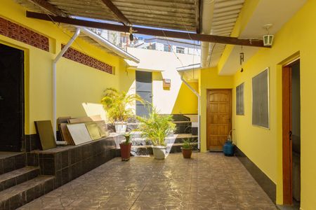 Quintal de casa para alugar com 2 quartos, 110m² em Jardim Regina, São Paulo