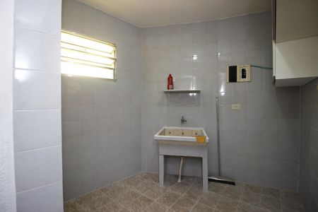Lavanderia de casa para alugar com 2 quartos, 110m² em Jardim Regina, São Paulo