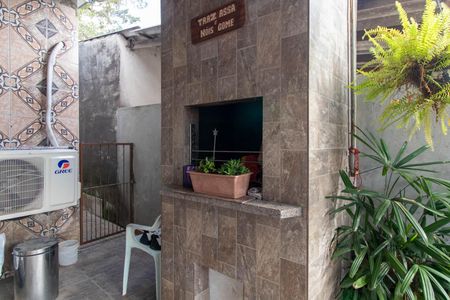 Quintal de casa à venda com 2 quartos, 52m² em Hípica, Porto Alegre