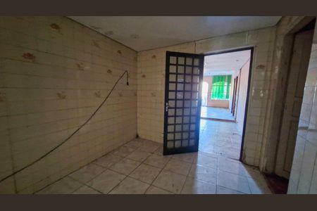 Casa à venda com 4 quartos, 150m² em Jardim das Flores, São Paulo
