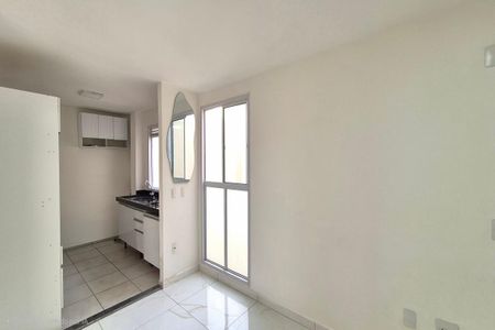 Sala  de apartamento para alugar com 2 quartos, 41m² em Jardim Esmeraldina, Campinas