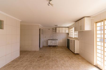 Casa para alugar com 400m², 4 quartos e 6 vagas Casa para alugar com 400m², 4 quartos e 6 vagasLavanderia