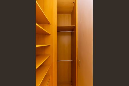Casa para alugar com 400m², 4 quartos e 6 vagas Casa para alugar com 400m², 4 quartos e 6 vagasSuíte 2 - Closet