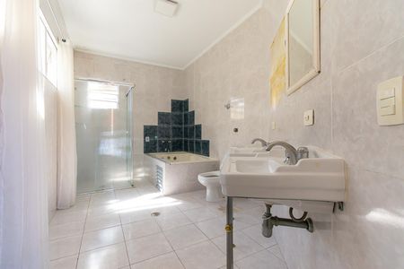 Casa para alugar com 400m², 4 quartos e 6 vagas Casa para alugar com 400m², 4 quartos e 6 vagasBanheiro da Suíte 3