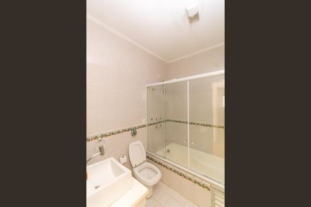 Casa para alugar com 400m², 4 quartos e 6 vagas Casa para alugar com 400m², 4 quartos e 6 vagasBanheiro da Suíte 2