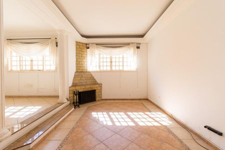 Casa para alugar com 400m², 4 quartos e 6 vagas Casa para alugar com 400m², 4 quartos e 6 vagasSala