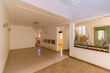 Casa para alugar com 400m², 4 quartos e 6 vagas Casa para alugar com 400m², 4 quartos e 6 vagasSala