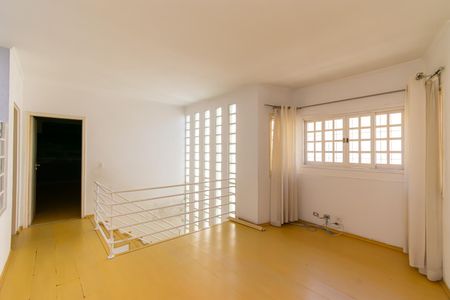 Casa para alugar com 400m², 4 quartos e 6 vagas Casa para alugar com 400m², 4 quartos e 6 vagasHall dos Quartos