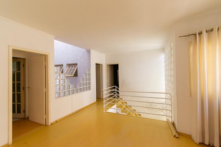 Casa para alugar com 400m², 4 quartos e 6 vagas Casa para alugar com 400m², 4 quartos e 6 vagasHall dos Quartos