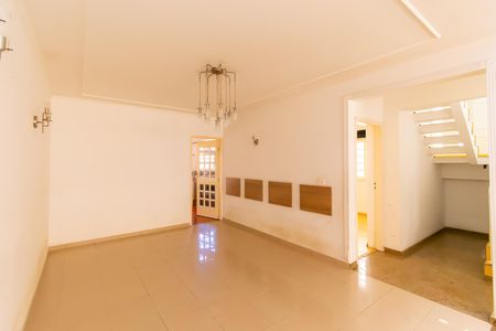 Casa para alugar com 400m², 4 quartos e 6 vagas Casa para alugar com 400m², 4 quartos e 6 vagasSala de Jantar