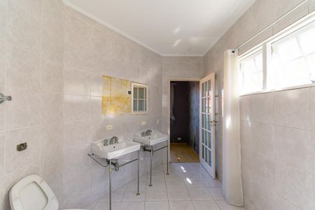 Casa para alugar com 400m², 4 quartos e 6 vagas Casa para alugar com 400m², 4 quartos e 6 vagasBanheiro da Suíte 3
