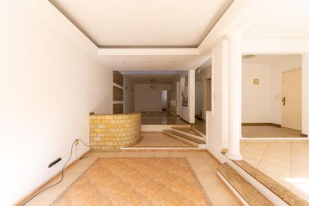 Casa para alugar com 400m², 4 quartos e 6 vagas Casa para alugar com 400m², 4 quartos e 6 vagasSala