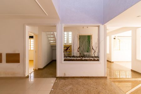 Casa para alugar com 400m², 4 quartos e 6 vagas Casa para alugar com 400m², 4 quartos e 6 vagasSala