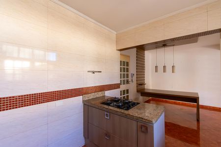 Casa para alugar com 400m², 4 quartos e 6 vagas Casa para alugar com 400m², 4 quartos e 6 vagasCozinha