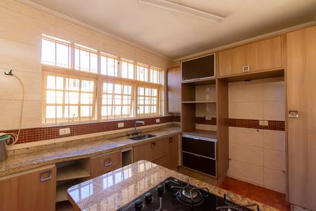 Casa para alugar com 400m², 4 quartos e 6 vagas Casa para alugar com 400m², 4 quartos e 6 vagasCozinha