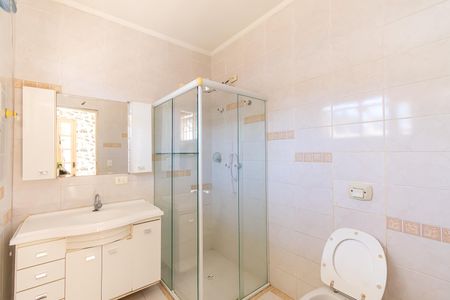 Casa para alugar com 400m², 4 quartos e 6 vagas Casa para alugar com 400m², 4 quartos e 6 vagasBanheiro da Suíte 1