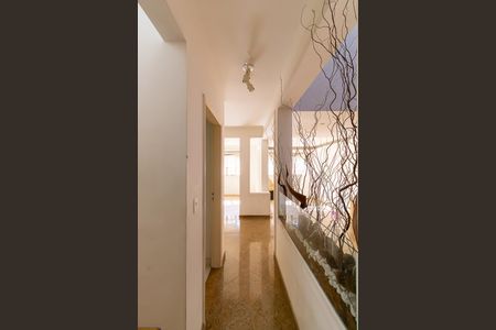 Casa para alugar com 400m², 4 quartos e 6 vagas Casa para alugar com 400m², 4 quartos e 6 vagasHall