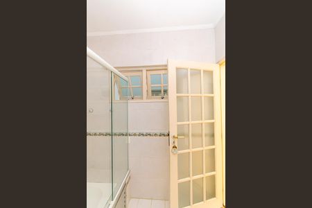 Casa para alugar com 400m², 4 quartos e 6 vagas Casa para alugar com 400m², 4 quartos e 6 vagasBanheiro da Suíte 2