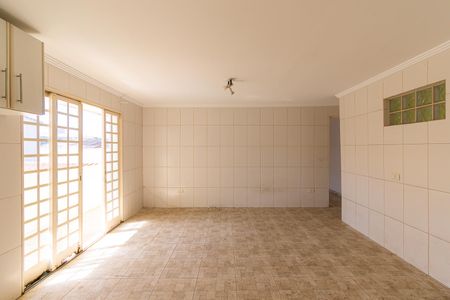Casa para alugar com 400m², 4 quartos e 6 vagas Casa para alugar com 400m², 4 quartos e 6 vagasLavanderia