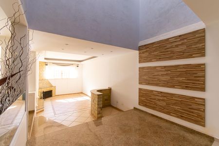 Casa para alugar com 400m², 4 quartos e 6 vagas Casa para alugar com 400m², 4 quartos e 6 vagasSala