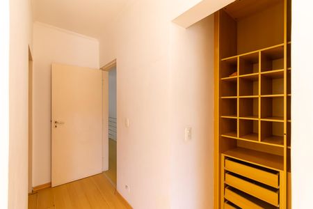 Casa para alugar com 400m², 4 quartos e 6 vagas Casa para alugar com 400m², 4 quartos e 6 vagasSuíte 2