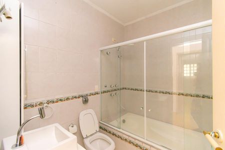 Casa para alugar com 400m², 4 quartos e 6 vagas Casa para alugar com 400m², 4 quartos e 6 vagasBanheiro da Suíte 2