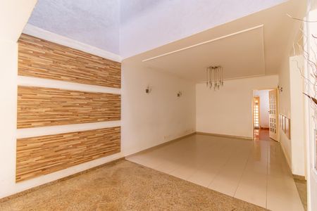 Casa para alugar com 400m², 4 quartos e 6 vagas Casa para alugar com 400m², 4 quartos e 6 vagasSala