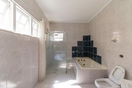 Casa para alugar com 400m², 4 quartos e 6 vagas Casa para alugar com 400m², 4 quartos e 6 vagasBanheiro da Suíte 3