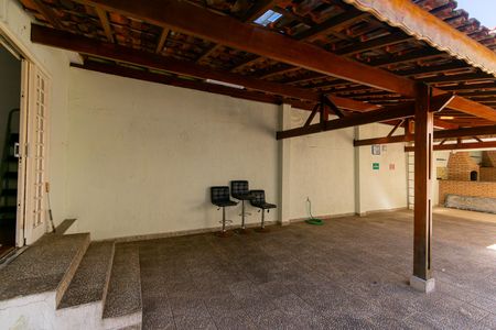 Casa para alugar com 400m², 4 quartos e 6 vagas Casa para alugar com 400m², 4 quartos e 6 vagasQuintal