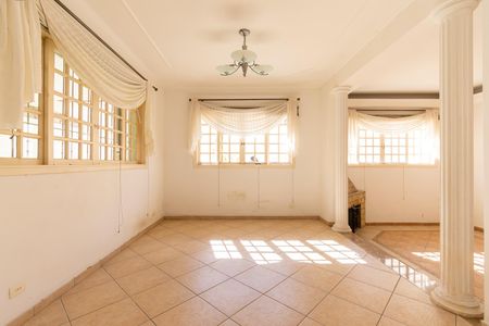Casa para alugar com 400m², 4 quartos e 6 vagas Casa para alugar com 400m², 4 quartos e 6 vagasSala