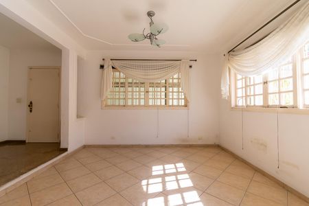 Casa para alugar com 400m², 4 quartos e 6 vagas Casa para alugar com 400m², 4 quartos e 6 vagasSala