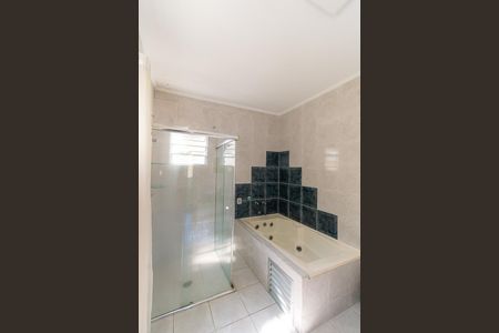 Casa para alugar com 400m², 4 quartos e 6 vagas Casa para alugar com 400m², 4 quartos e 6 vagasBanheiro da Suíte 3