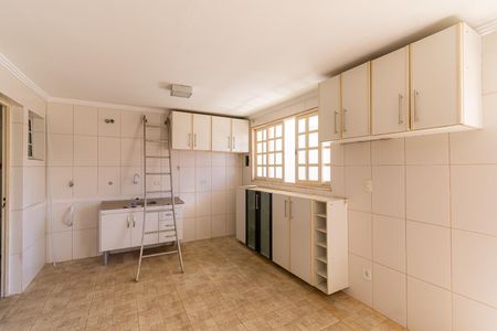 Casa para alugar com 400m², 4 quartos e 6 vagas Casa para alugar com 400m², 4 quartos e 6 vagasLavanderia