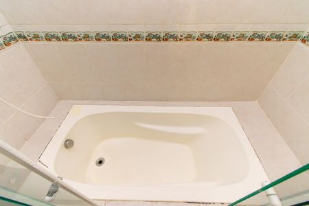 Casa para alugar com 400m², 4 quartos e 6 vagas Casa para alugar com 400m², 4 quartos e 6 vagasBanheiro da Suíte 2