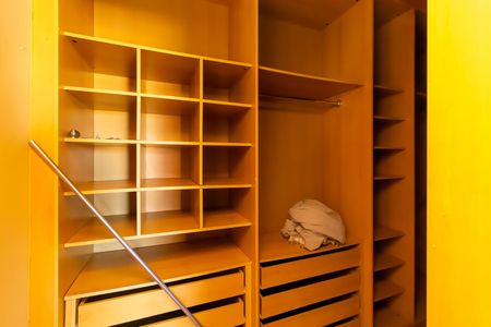 Casa para alugar com 400m², 4 quartos e 6 vagas Casa para alugar com 400m², 4 quartos e 6 vagasSuíte 3 - Closet