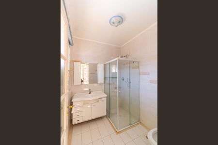 Casa para alugar com 400m², 4 quartos e 6 vagas Casa para alugar com 400m², 4 quartos e 6 vagasBanheiro da Suíte 1
