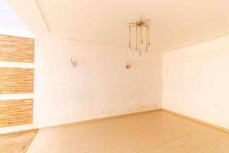 Casa para alugar com 400m², 4 quartos e 6 vagas Casa para alugar com 400m², 4 quartos e 6 vagasSala de Jantar