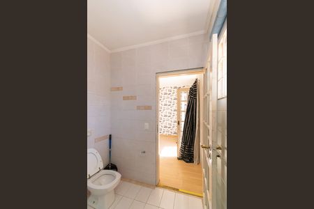 Casa para alugar com 400m², 4 quartos e 6 vagas Casa para alugar com 400m², 4 quartos e 6 vagasBanheiro da Suíte 1
